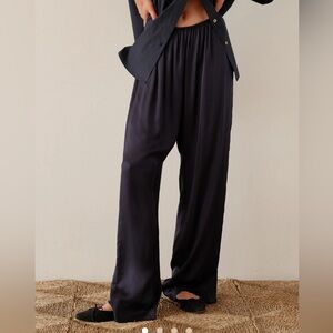 NWT Donni The Silky Simple Pant in Black